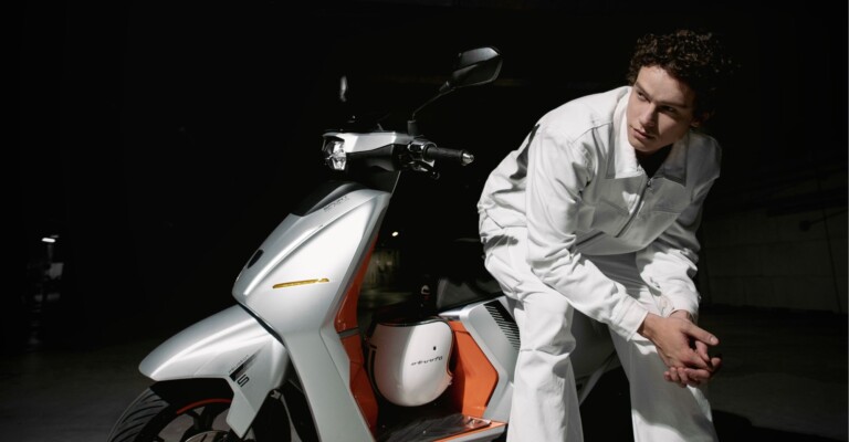 Peugeot Motocycles celebra el aniversario de Django, su icónica scooter, con una nueva versión modernizada