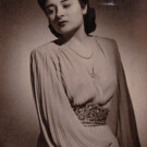 Foto de Victoria de los Ángeles en su primer gran debut, en el Palau de la Música Catalana (1944).