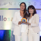 La Ministra de Igualdad Ana Redondo entrega el Reconocimiento Arcoíris 2024 a la actriz Karla Sofía Gascón.