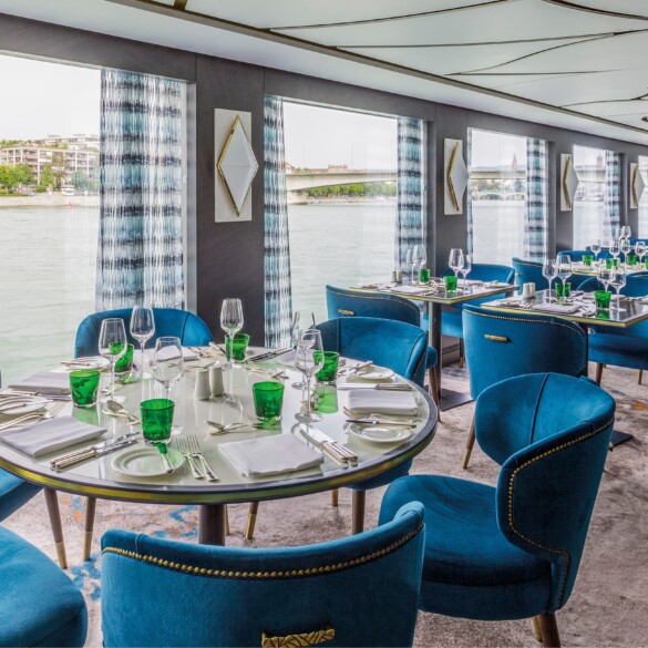 La mejor experiencia (y el lujo) sobre el agua solo lo encuentras con Riverside Luxury Cruises