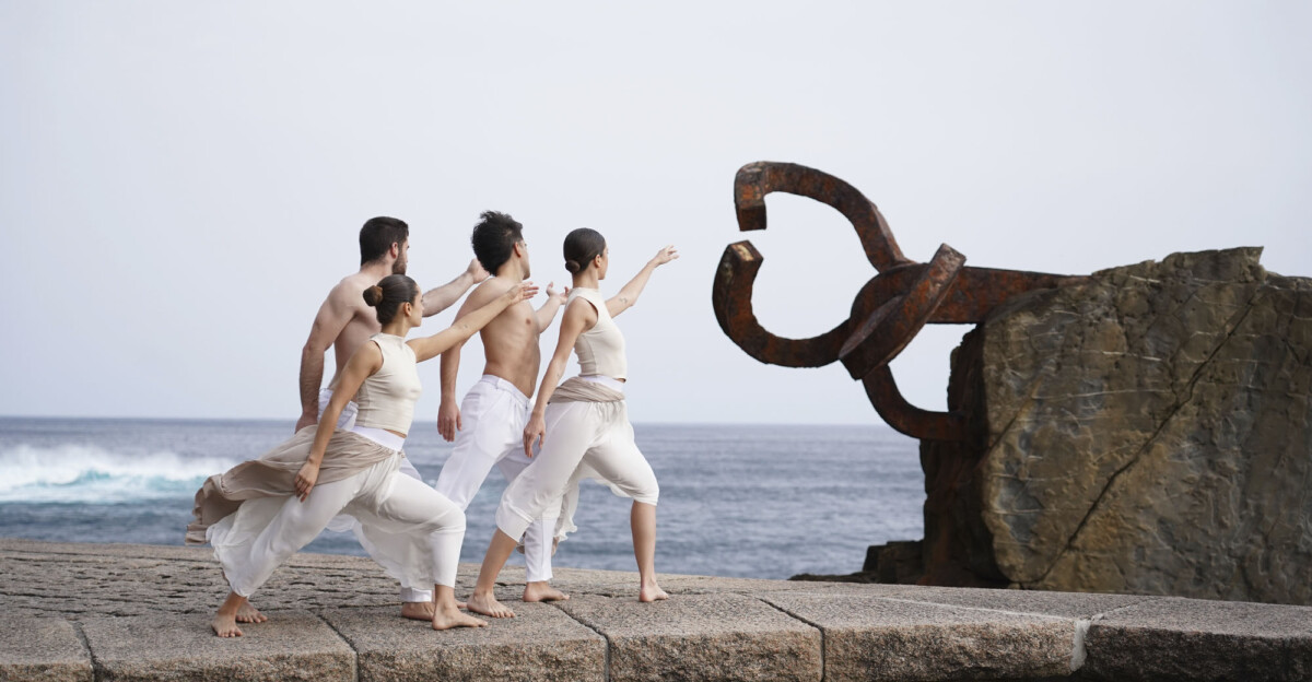 En el Peine del Viento, con un estreno mundial, Kresala Dantza Taldea realizará un homenaje a Chillida por el centenario de su nacimiento.