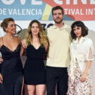 Jordi Núñez, director de 'Valenciana', junto a sus actrices