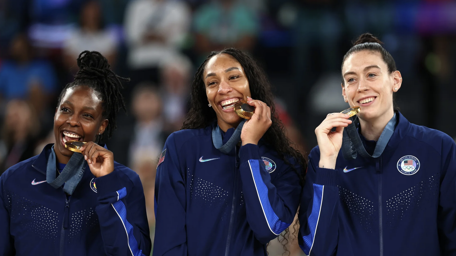 Jugadoras de la selección de baloncesto estadounidense. Breanna Stewart a la derecha.