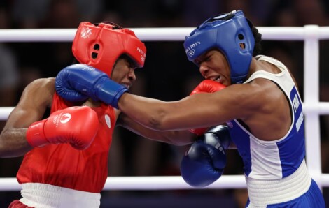 Cindy Ngamba contra la francesa Davina Michel en los cuartos de final