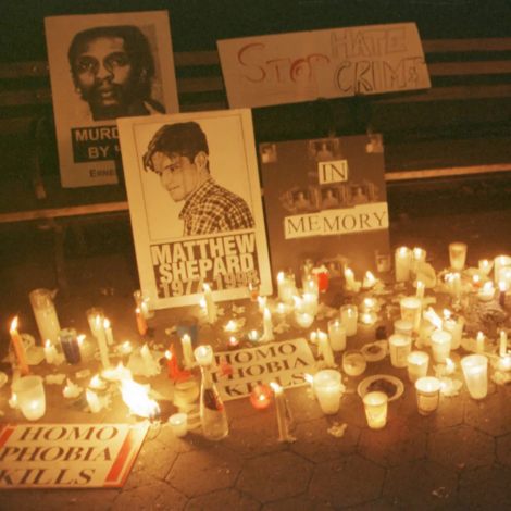 Vigilia con velas en memoria a Matthew Shepard