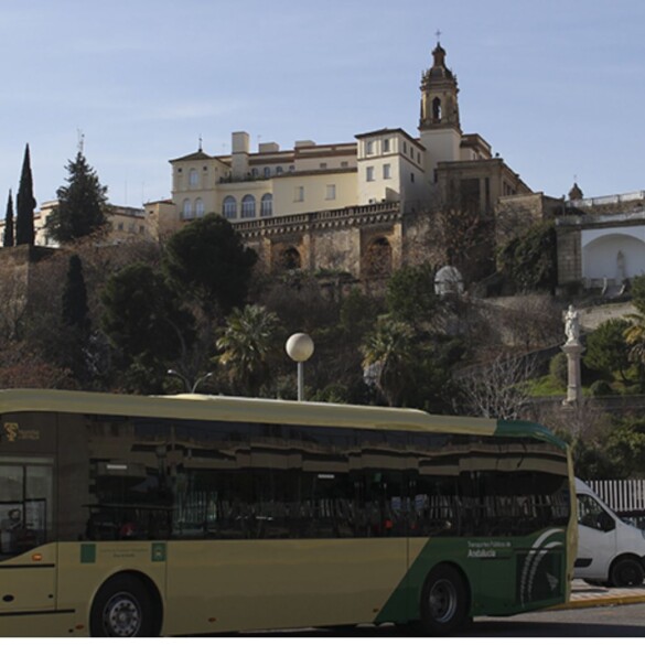 La Fiscalía pide cuatro años de cárcel por un ataque homófobo en un autobús en Andalucía