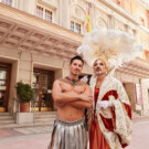 Jorge Rodríguez-Norton, con pectoral y falda de Joaquín Blanco, y Enrique Viana, con vestido de la opereta Benamor, producción del Teatro de La Zarzuela. Foto: Salva Musté.