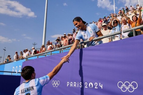 Rob Jetten apoyando a su prometido Nicolas Keenan durante los JJOO Paris 2024