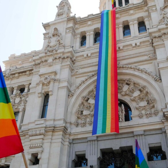 El Tribunal Supremo avala la colocación de la bandera LGTBIQ+ en edificios públicos