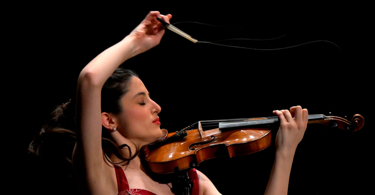 La violinista María Dueñas es una de las muchas estrellas que participan en el Festival.