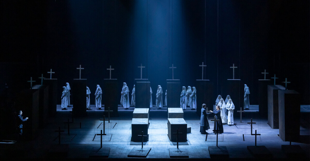 Un momento del ensayo general de 'Il trovatore' en Les Arts de Valencia. Foto: Miguel Lorenzo-Les Arts.