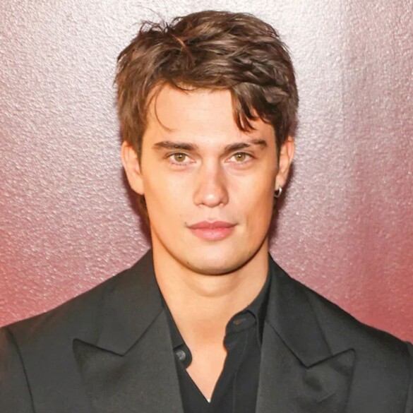 Nicholas Galitzine ('Rojo, blanco y sangre azul') deja boquiabiertos a los fans con su cuerpazo