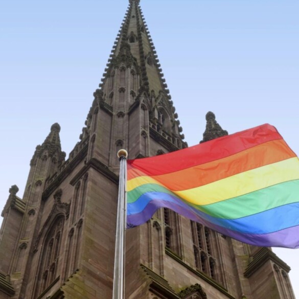 Un alcalde de Segovia denuncia que un sacerdote le niega la comunión por ser gay