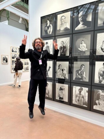 Juanjo Rotger en la exposición de Javier Inés