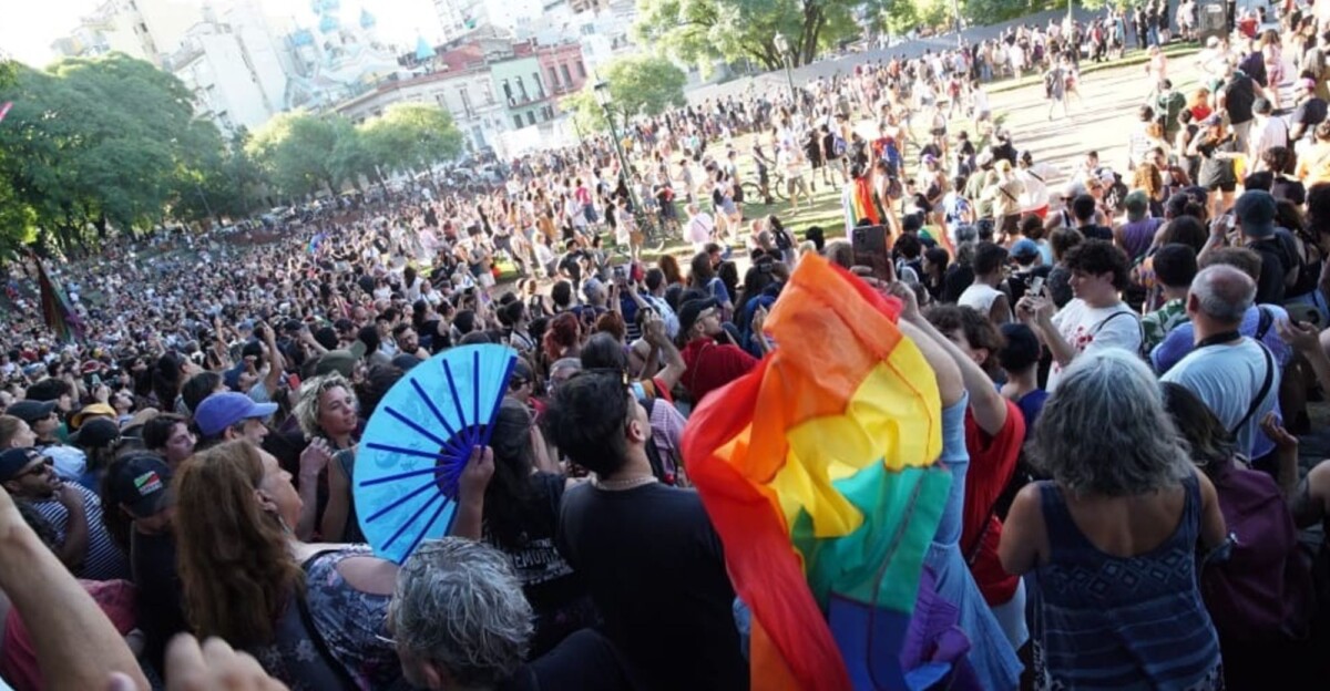 Asamblea en el parque Lezama contra las declaraciones de Milei