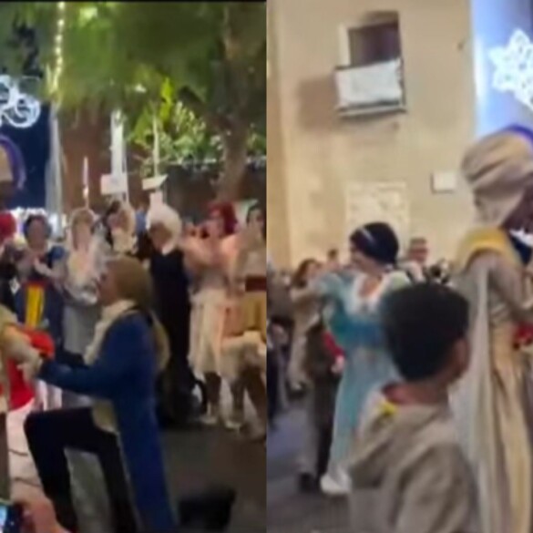 La mágica pedida de mano LGTBIQ+ en la cabalgata de los Reyes Magos en Beniel (Murcia)