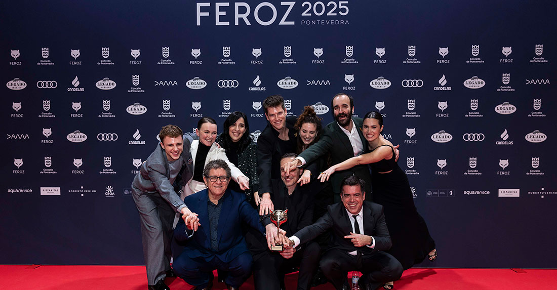 El equipo de 'Querer' celebra su triunfo en los Feroz 2025. Foto: Inma Flores.