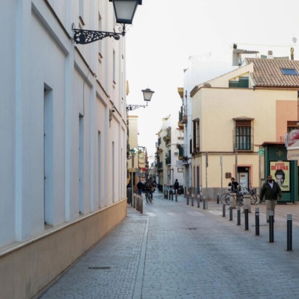 Un grupo de menores agrede a un hombre en Sevilla por su supuesta orientación sexual