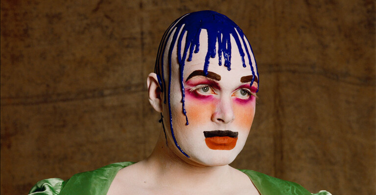 Leigh Bowery, el gran pope de la cultura queer, celebrado en una exposición en Londres