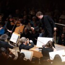 Joshua Weilerstein dirige a Saioa Hernández en su debut con la Orquesta Nacional de España (ONE). Foto: Rafa Martín.