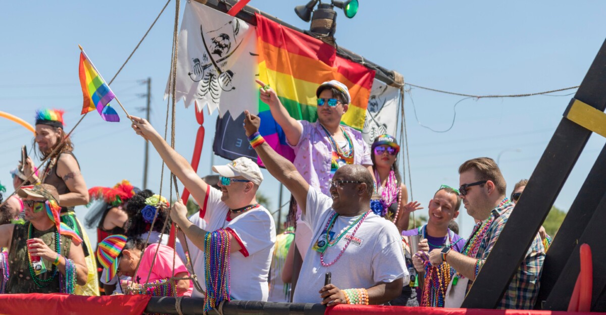 Viaja hasta el Orgullo de Tumpa Bay con KLM.