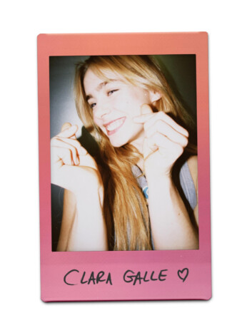 Clara Galle es la primera invitada de 'Esta noche libro'.