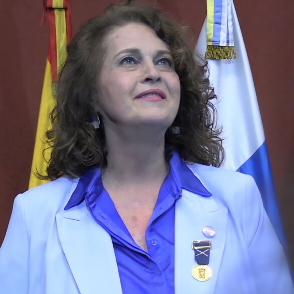 Carla Antonelli recibe la Medalla de Oro de la Isla de Tenerife por su activismo LGTBIQ+