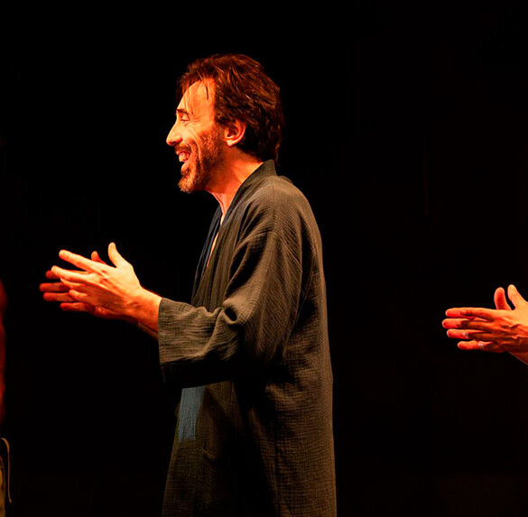 Crítica. Miguel del Arco vuelve al teatro con 'La Patética', en donde continente y contenido son una obra de arte