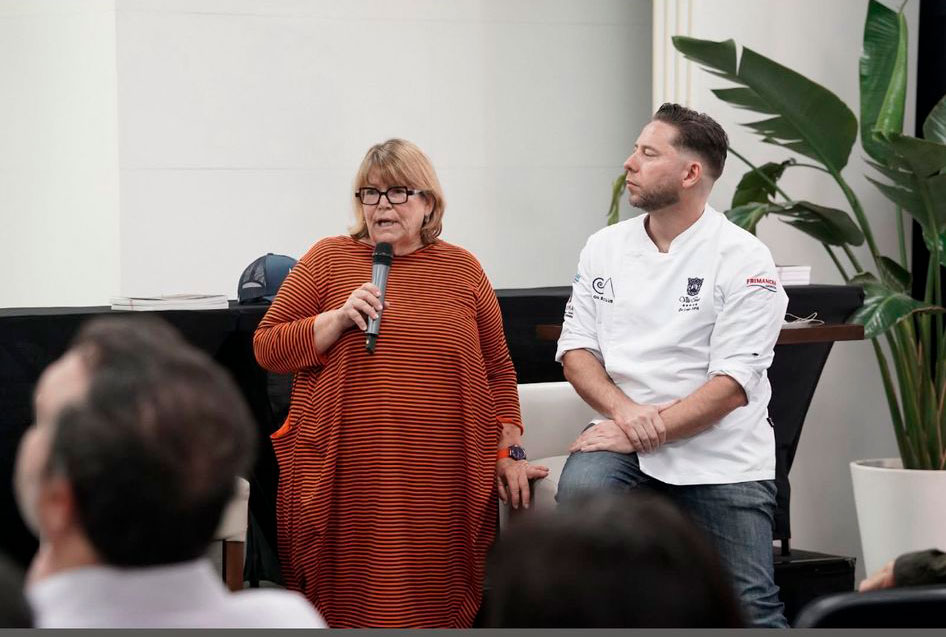Marichu Fresno y Diego Schattenhofer en la presentación de 'La magia de la carne de cabra madurada' en el Hotel Escuela de Santa Cruz de Tenerife.