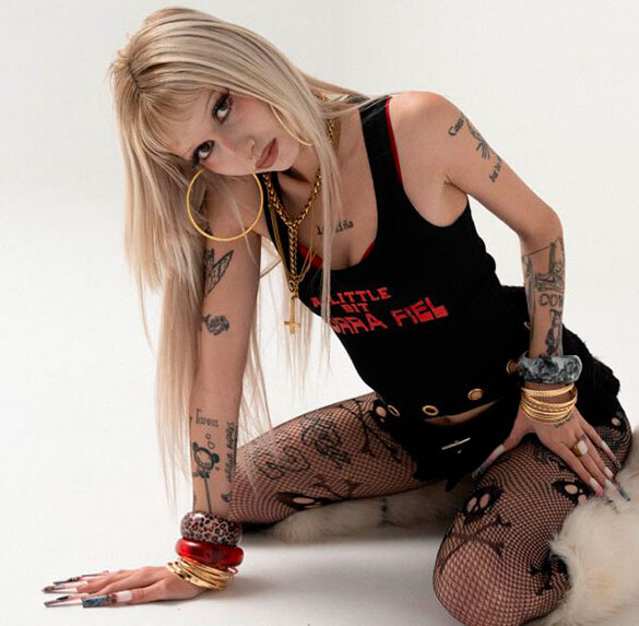 Metrika: "Faltan más artistas urbanos LGTBIQ+ que hablen sobre su sexualidad con naturalidad"
