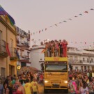La carroza de Orgullo de Pueblo vuelve a la calles.