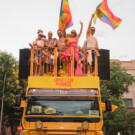 La carroza de Orgullo de Pueblo vuelve a la calles.