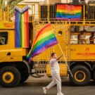 La carroza de Orgullo de Pueblo vuelve a la calles.