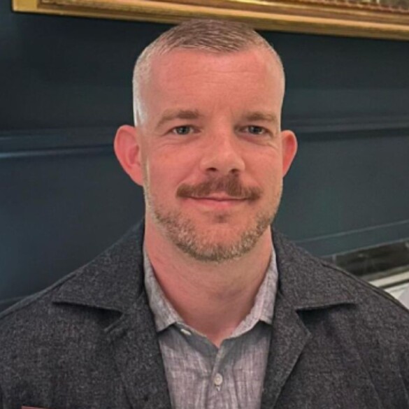 Russell Tovey critica la sentencia transfóbica del Tribunal Supremo británico: "Es horrible"