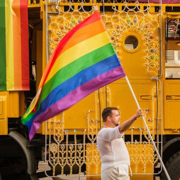 La carroza de J&B Orgullo de Pueblo cruza la frontera para llevarte al EuroPride de Lisboa