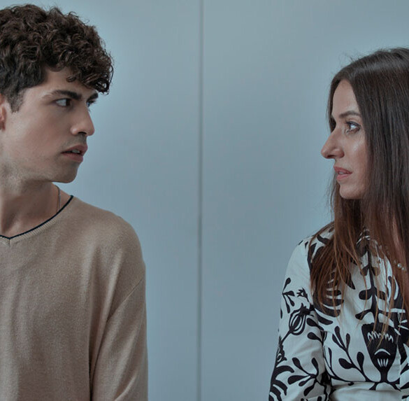 Estrenamos el tráiler de 'Azul de niño', la tragicomedia LGTBIQ+ que llega a los cines en el Orgullo
