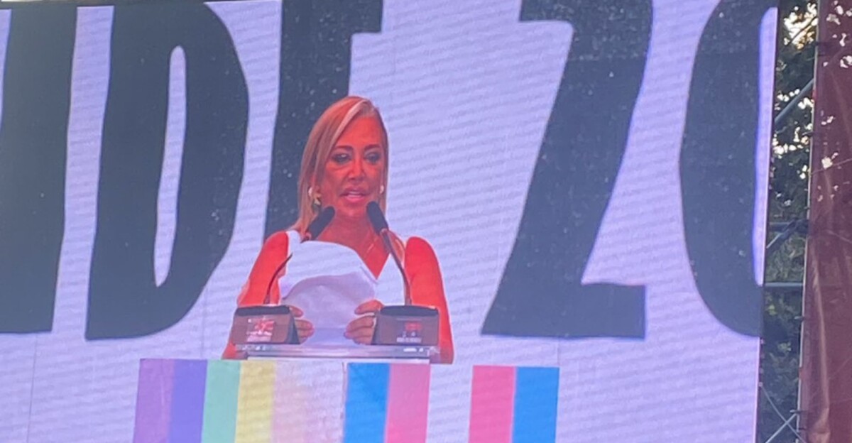 Belén Esteban en el pregón del Orgullo LGTBIQ+ de Sevilla