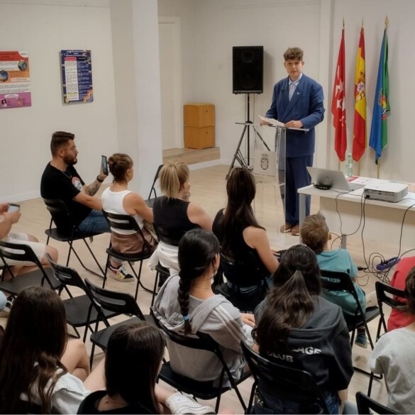 “12 años de cárcel o sexilio”: el periodista ruso Ilia Andreev inaugura el Orgullo Rural en la Sierra de Madrid