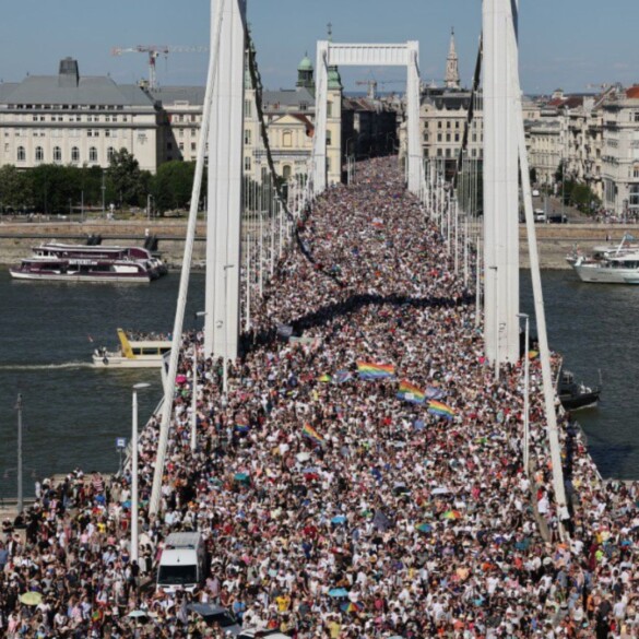 Una multitud arcoíris desafía al Gobierno de Orbán en el Orgullo LGTBIQ+ de Budapest