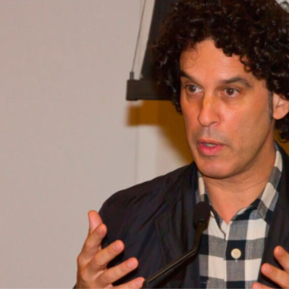 El Parlamento canario le concede la Medalla de Oro de Canarias a Pedro Zerolo