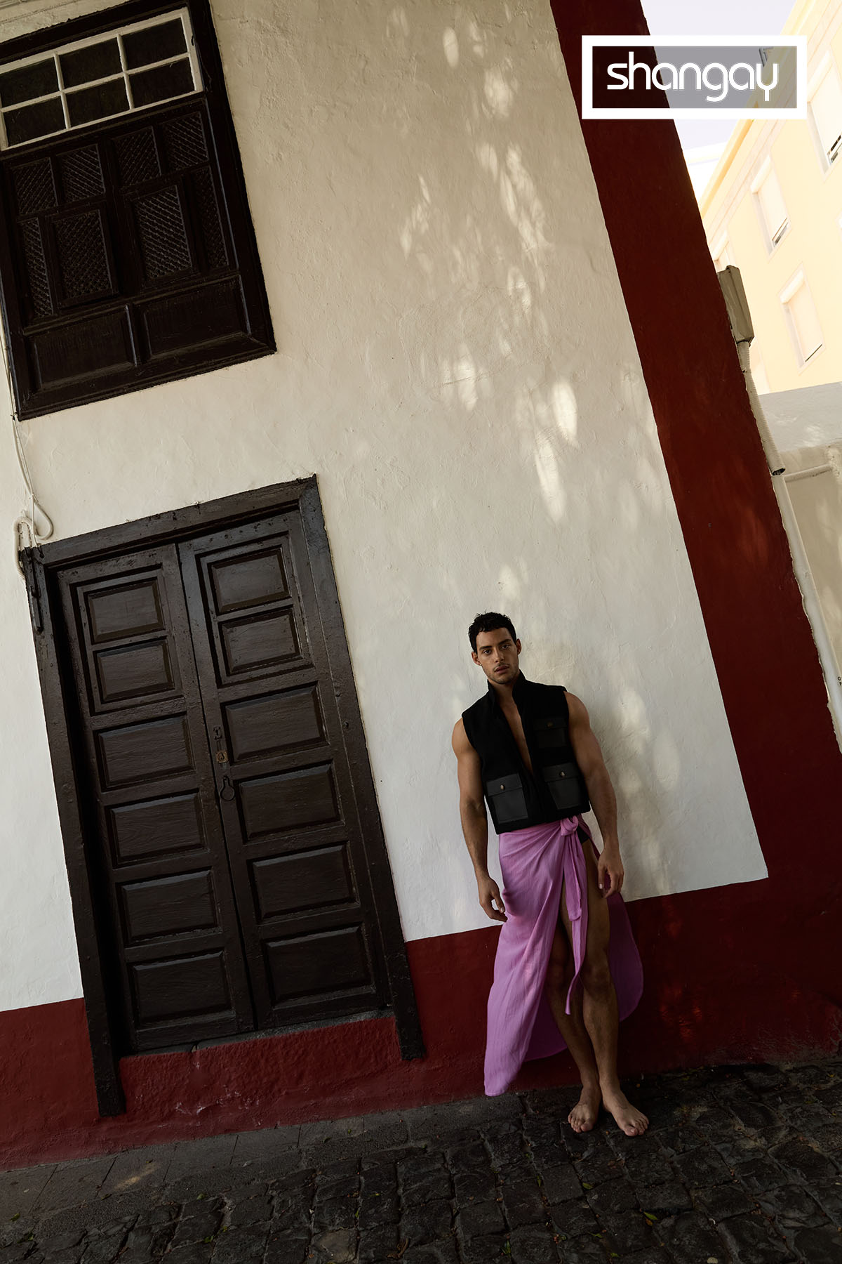 Total Look de Diazar (chaleco hecho con tejido reciclado de La Palma Artesanía) para Isla Bonita Moda.