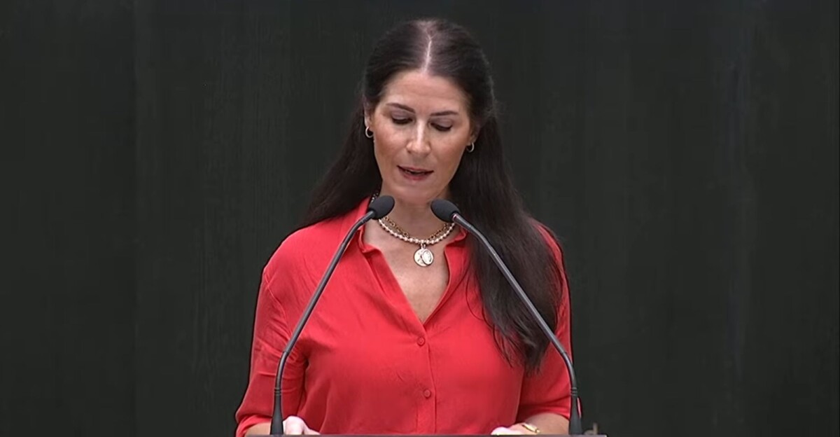 Carla Toscano, concejala de Vox en el Ayuntamiento de Madrid, en la sesión plenaria del 24/06/2025