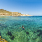 El mar está a tan solo un paso del Parador.