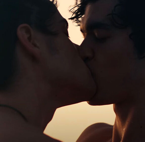 El intenso amor de verano (gay) de Conan Gray en el vídeo de 'Vodka Cranberry'