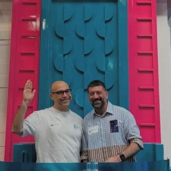 Fallece la pareja gay de diseñadores de muñecas de Barbie, Cher, Madonna y Lady Gaga
