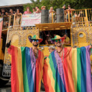 La carroza Orgullo de Pueblo en el MADO