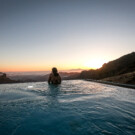¿Te imaginas sumergirte en esta piscina infinita con vistas al horizonte?