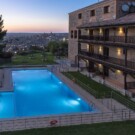 De arquitectura típica castellana, el Parador es un privilegiado mirador a la ciudad
