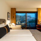 Imagina levantarte e irte a dormir con vistas al imponente castillo.
