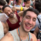 Gritando amor desde la carroza del Orgullo de Madrid.
